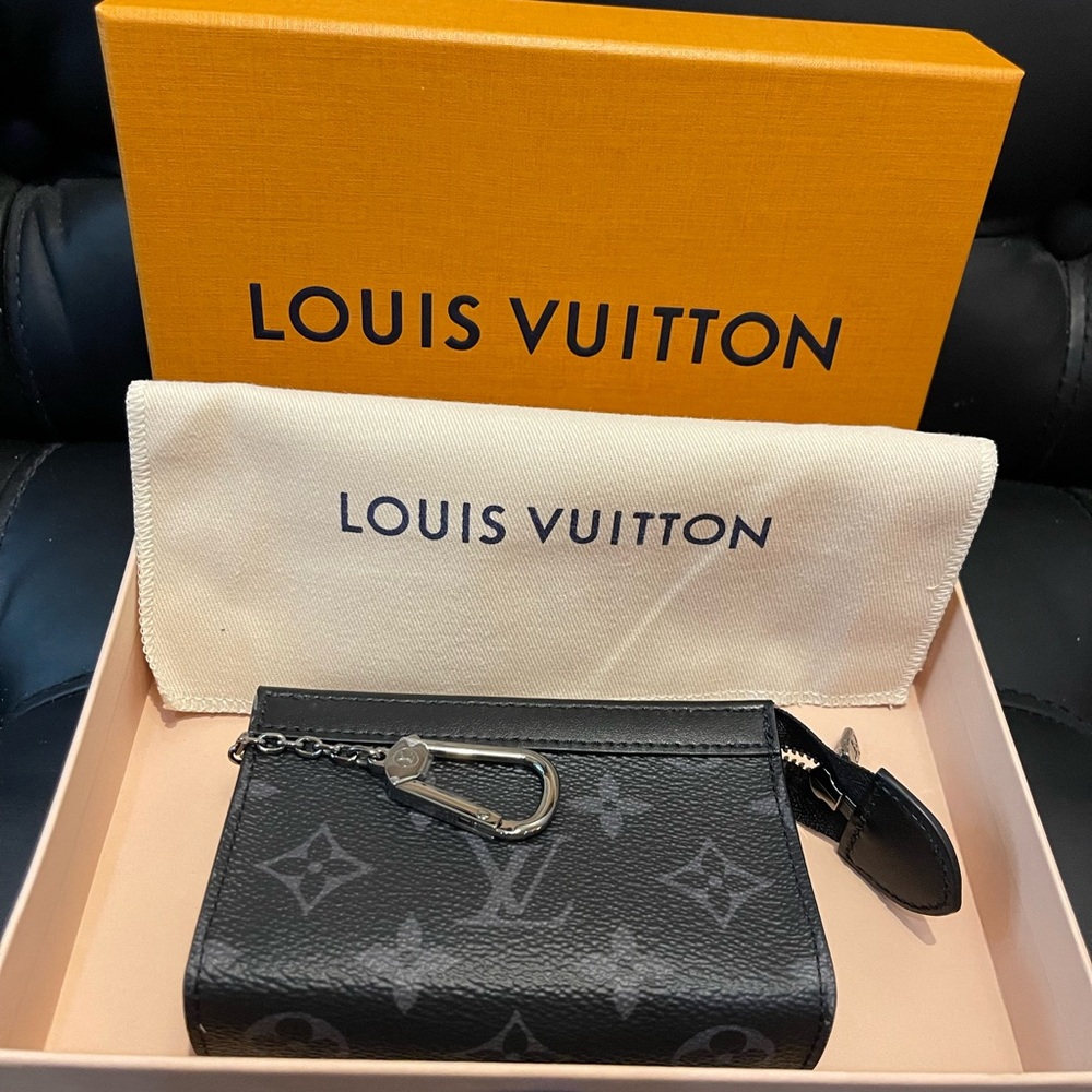 NWT - Louis Vuitton Key Pouch Voyage
